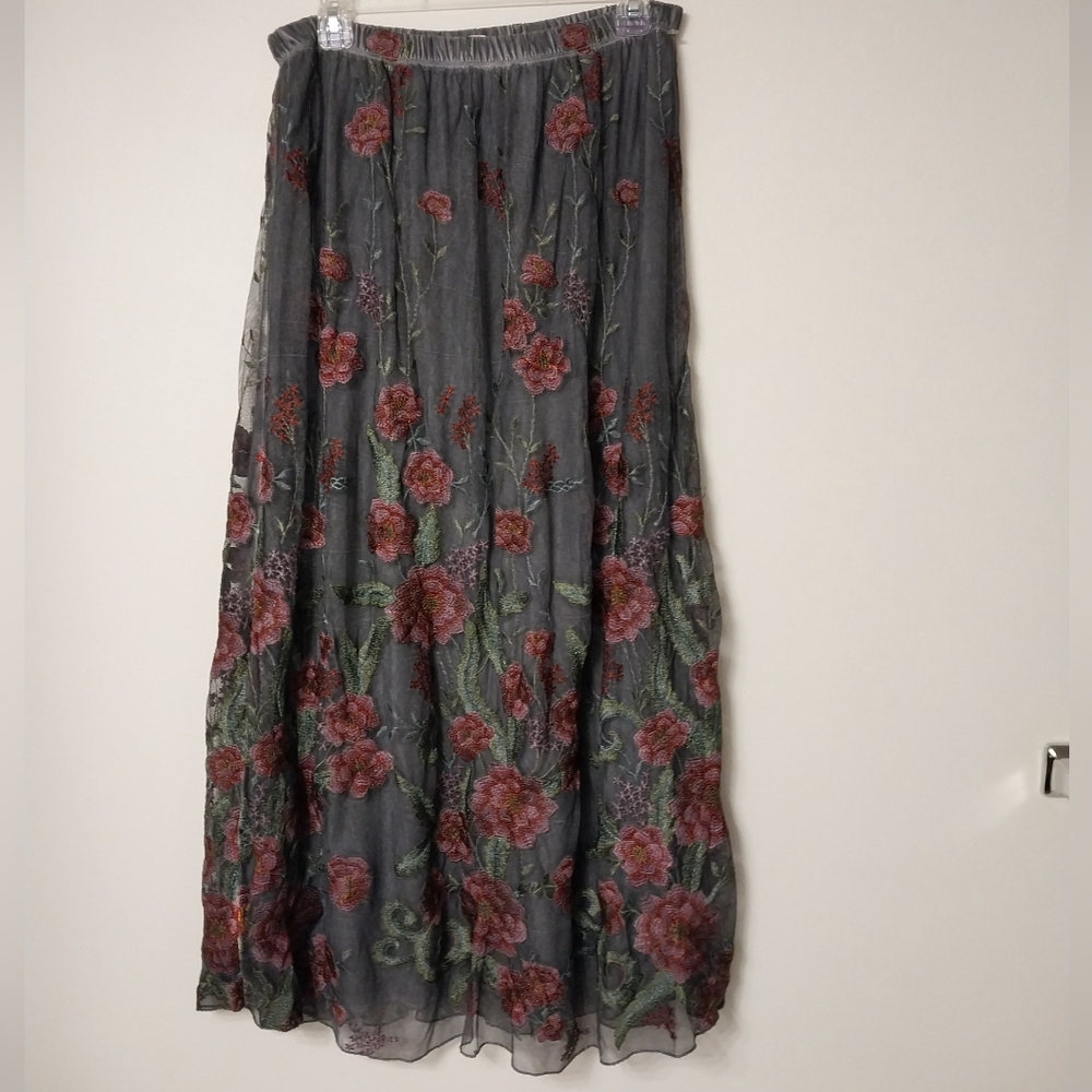 Soft Surroundings Gray and Pink Boho Mesh Floral Embroidered Lined Maxi Skirt